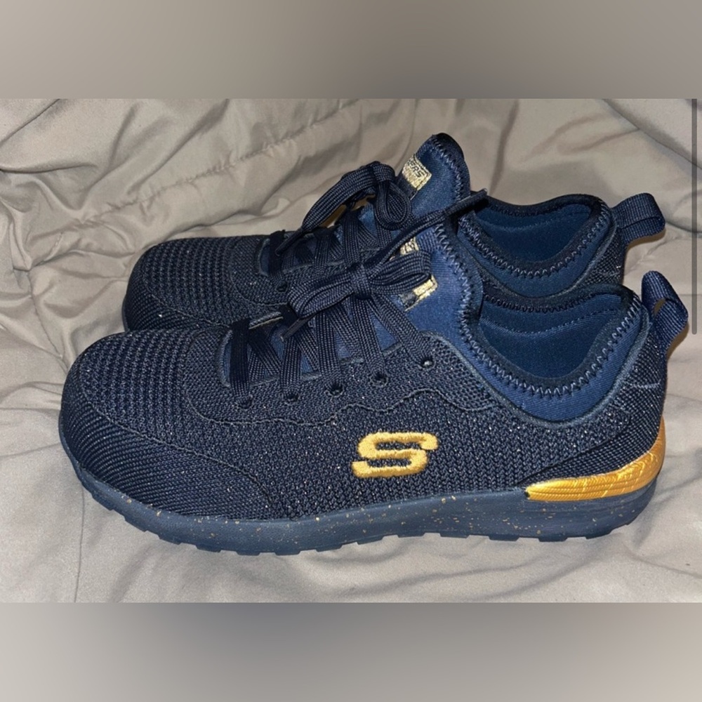 Skechers
 Balran Comp Toe
Women’s size 6.5